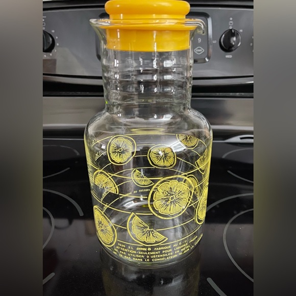 Pyrex Lemon/Orange Citrus Juice Carafe Pitcher With Lid 2L - Picture 1 of 11